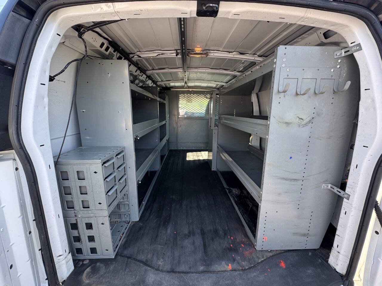 Used 2011 Chevrolet Express 2500 RWD image 16