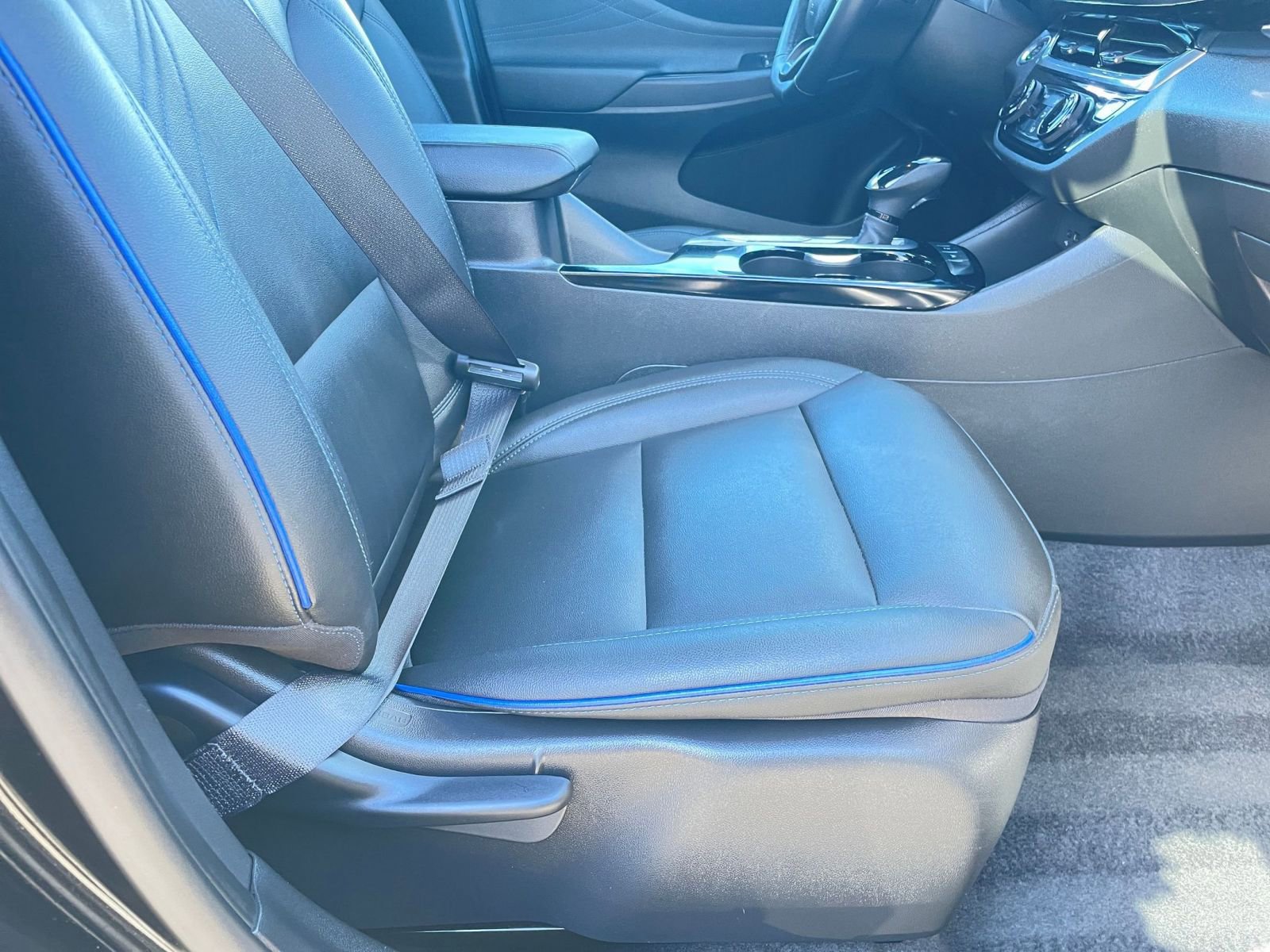 Used 2025 Buick Envista Sport Touring image 36