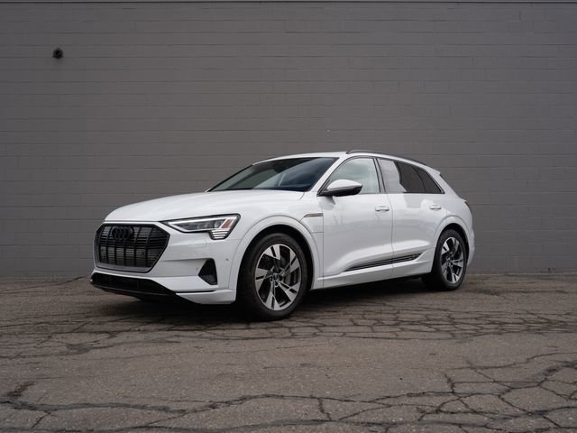 Used 2022 Audi e-tron Premium w/ Convenience Plus Package image 1