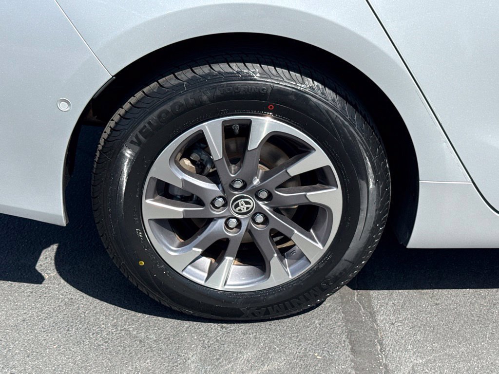 Used 2019 Toyota Prius XLE w/ Premium Convenience Package FWD image 14