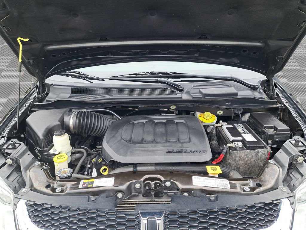 Used 2020 Dodge Grand Caravan SXT image 28