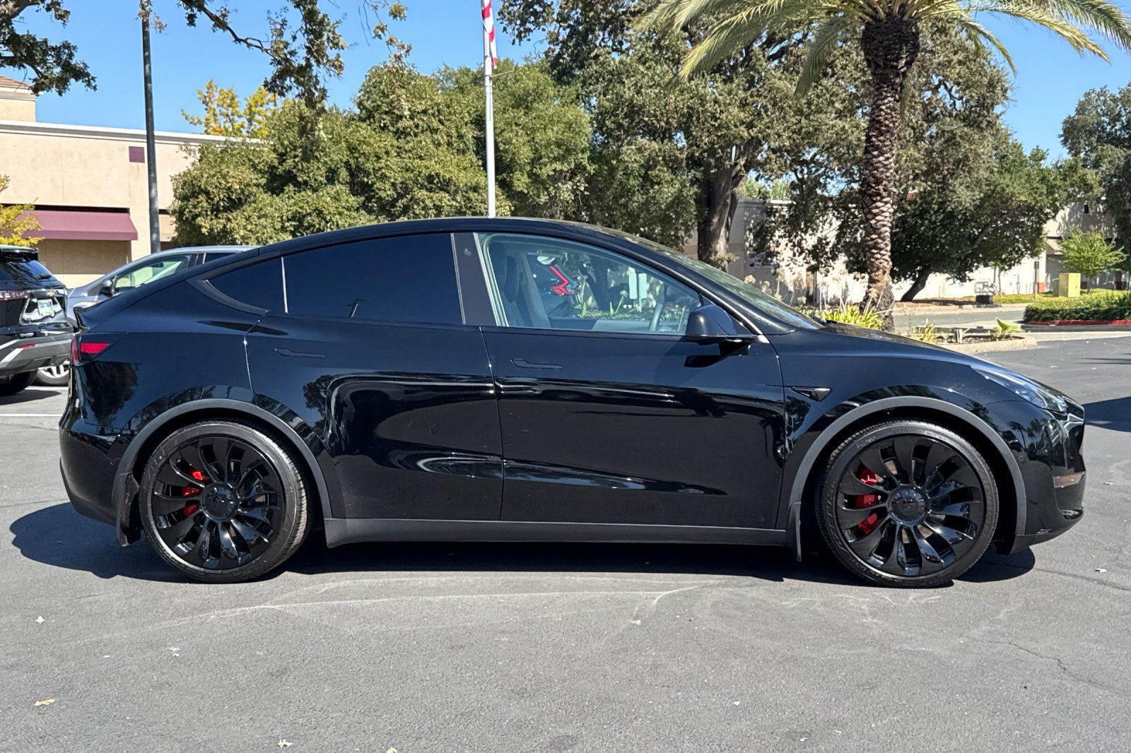Used 2022 Tesla Model Y Performance AWD/4WD image 2