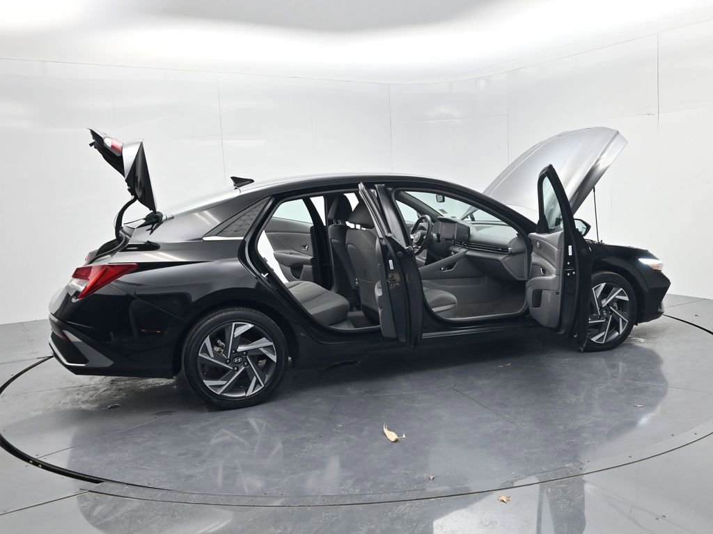 Used 2025 Hyundai Elantra SEL image 51