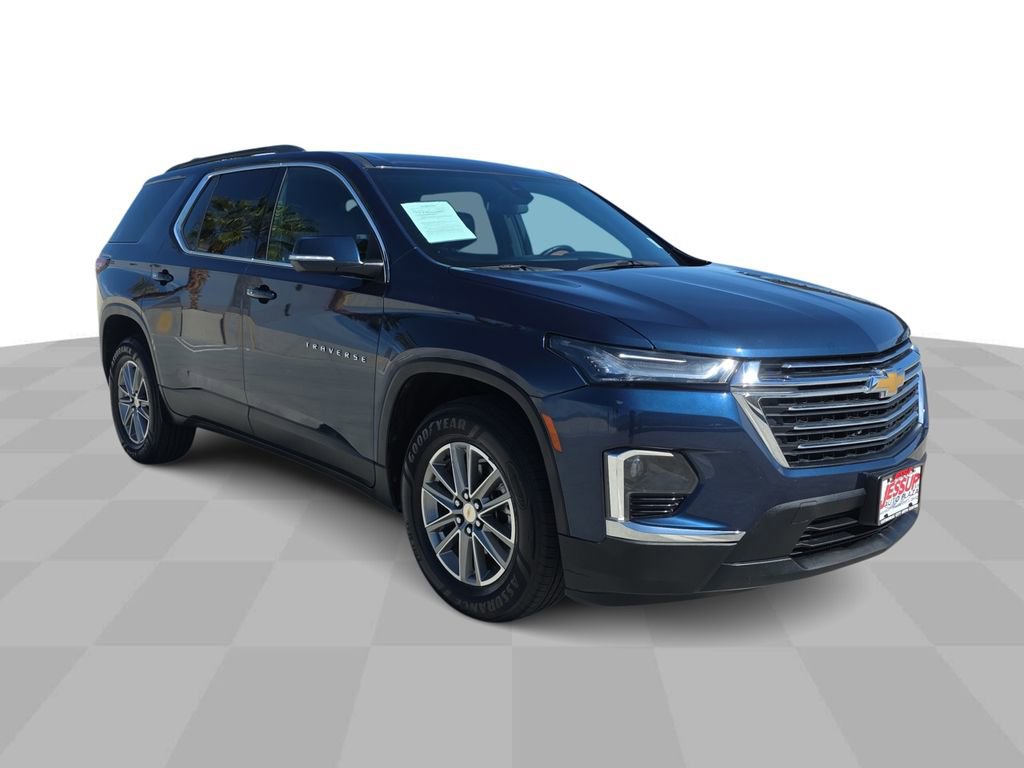 Used 2023 Chevrolet Traverse LT FWD image 2
