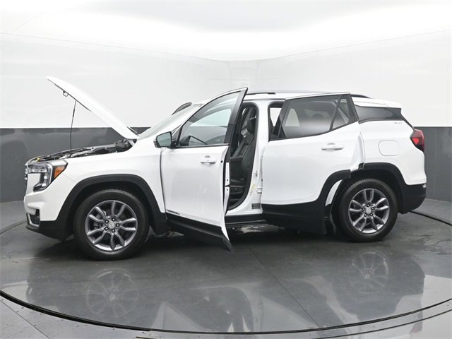 Used 2023 GMC Terrain SLT w/ LPO, Floor Liner Package image 55