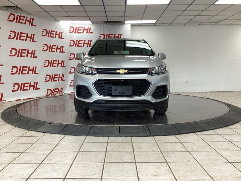 Used 2018 Chevrolet Trax LS FWD image 2