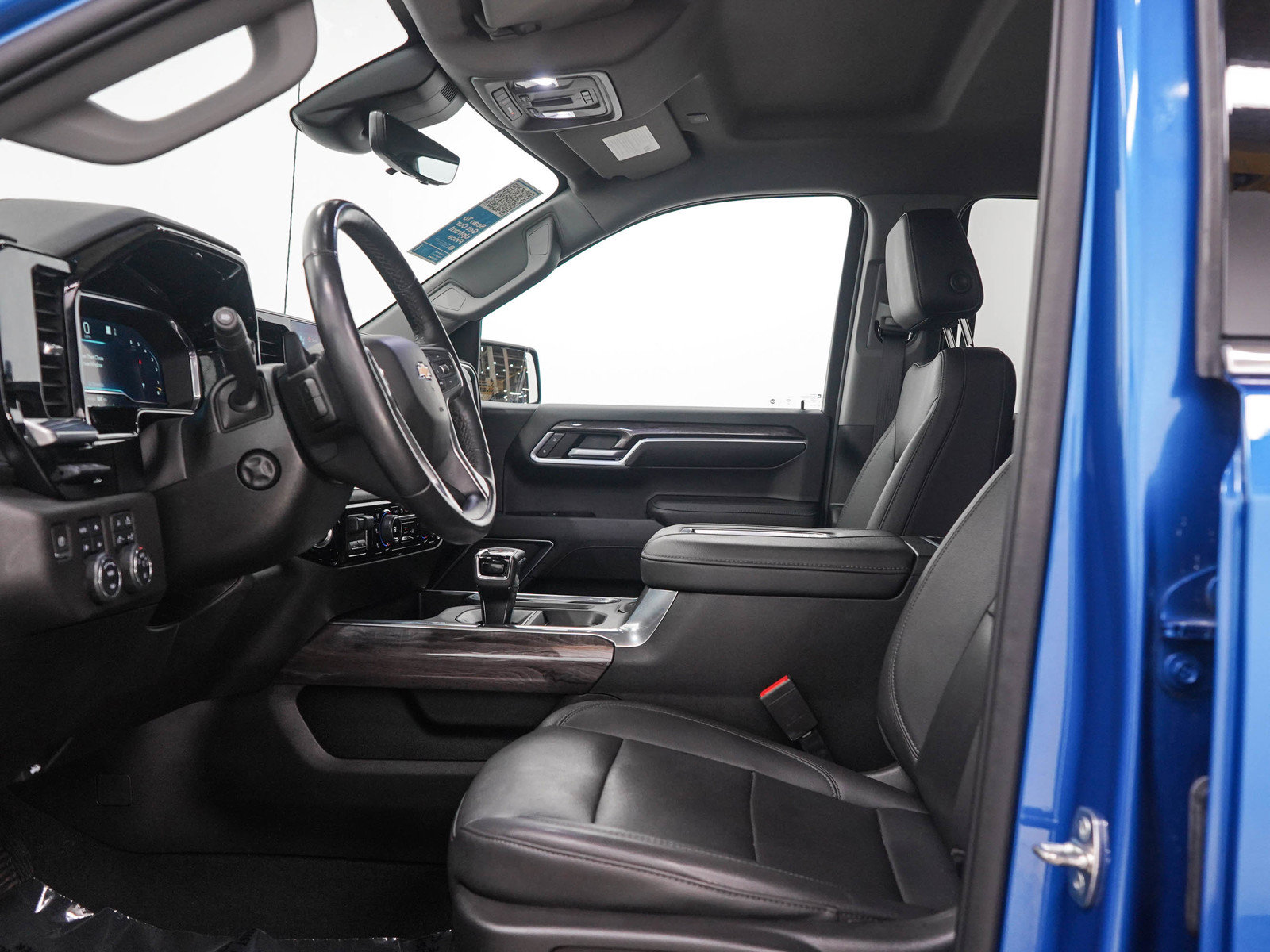 Used 2022 Chevrolet Silverado 1500 LTZ w/ Technology Package AWD/4WD image 24