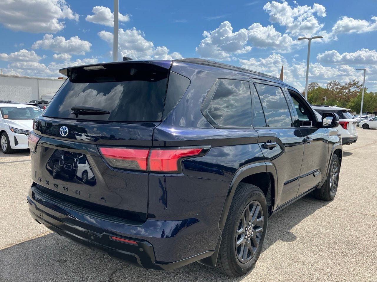 Used 2023 Toyota Sequoia Platinum AWD/4WD image 4