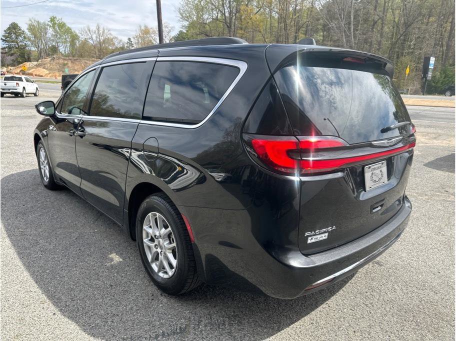 Used 2022 Chrysler Pacifica Touring-L image 8