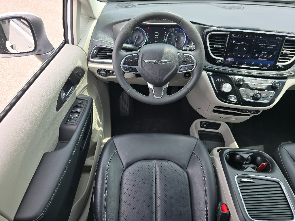 Used 2023 Chrysler Pacifica Touring-L AWD/4WD image 20