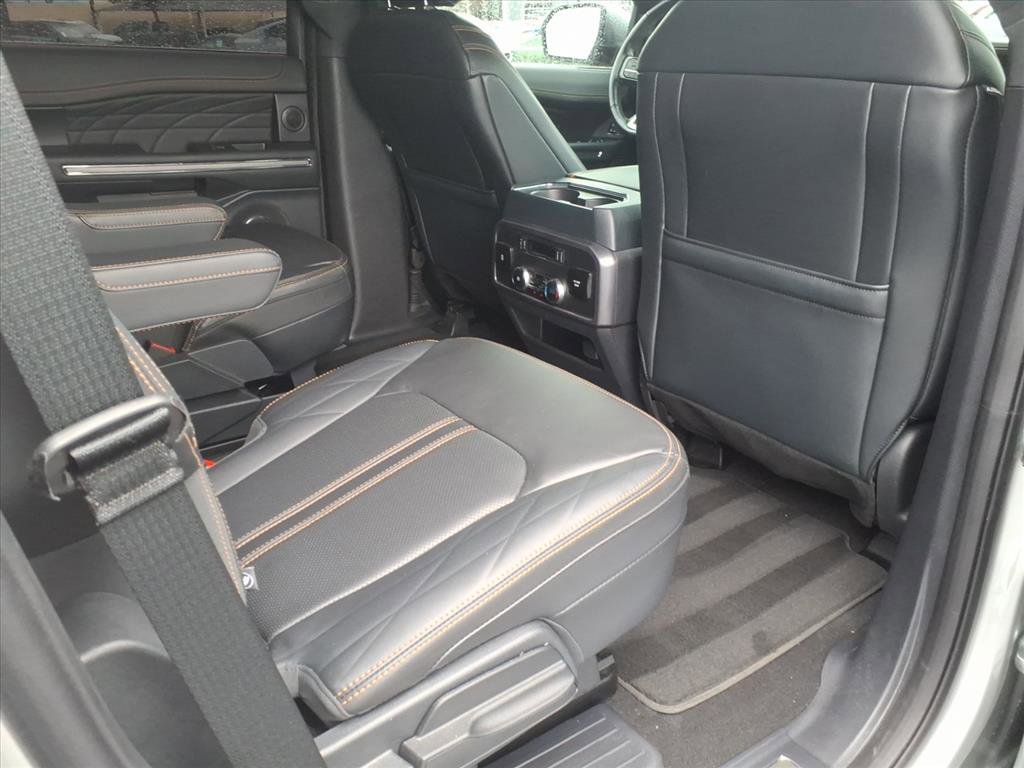 Used 2024 Ford Expedition Platinum image 12