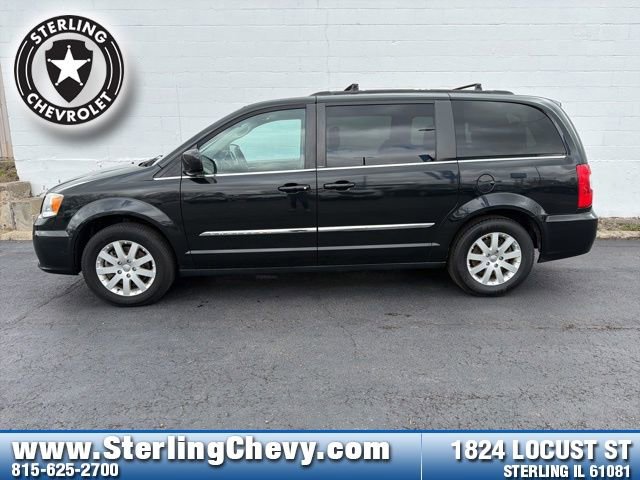 Used 2014 Chrysler Town & Country Touring FWD image 2