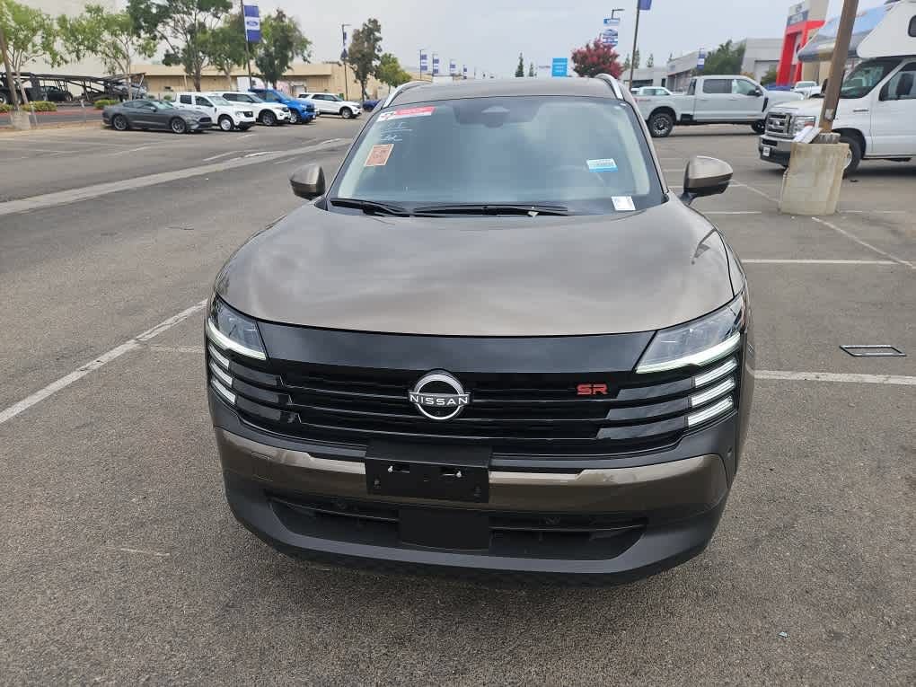 Used 2025 Nissan Kicks SR w/ SR Premium Package AWD/4WD image 2