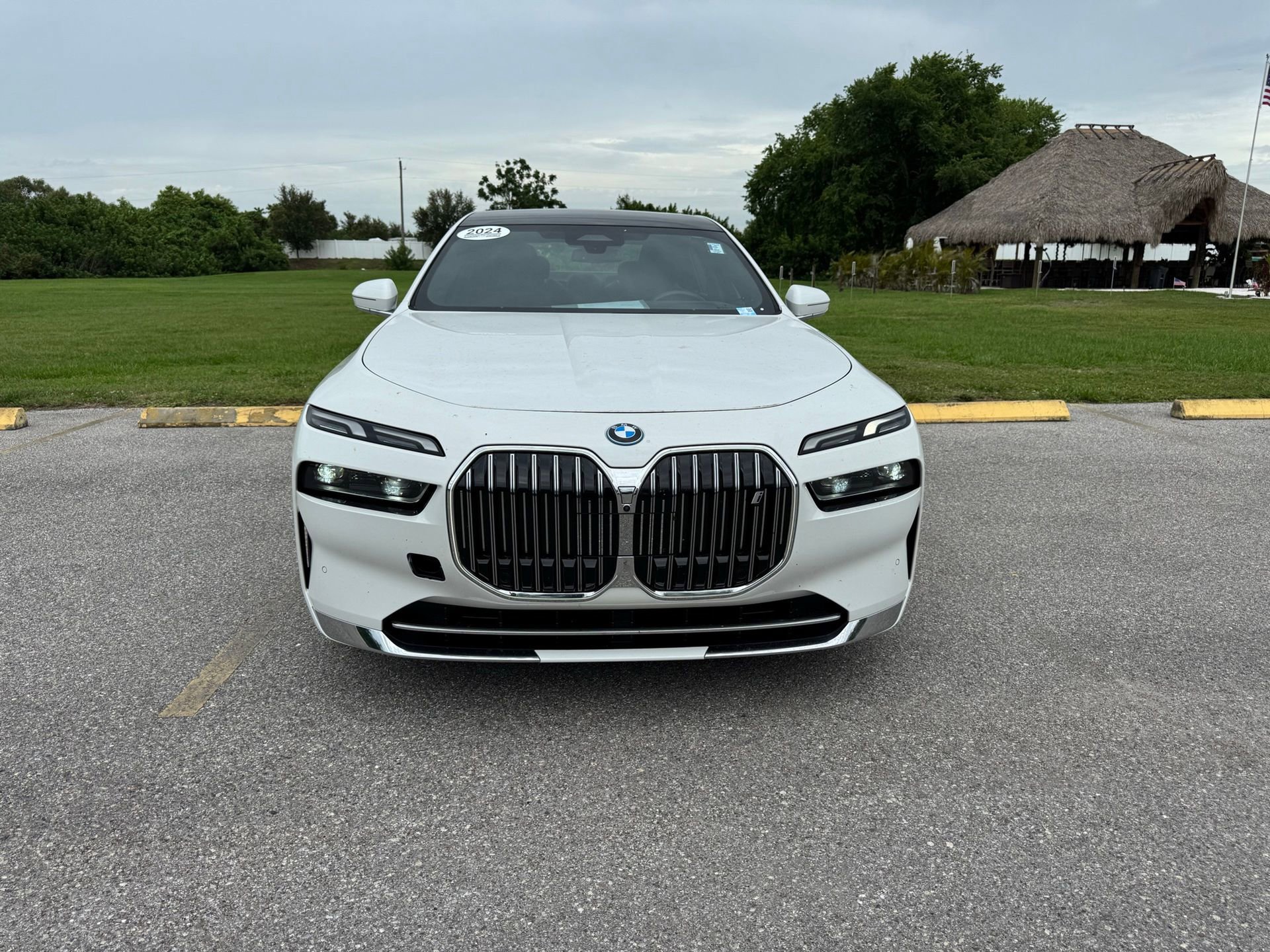 Used 2024 BMW i7 eDrive50 w/ Premium Package RWD image 2
