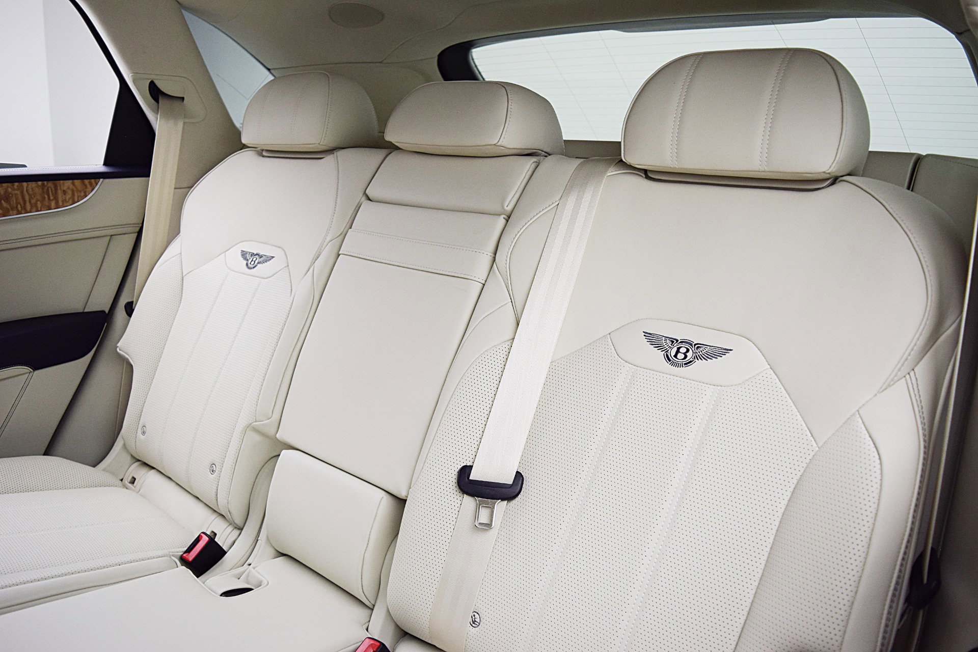 Used 2024 Bentley Bentayga AWD/4WD image 26