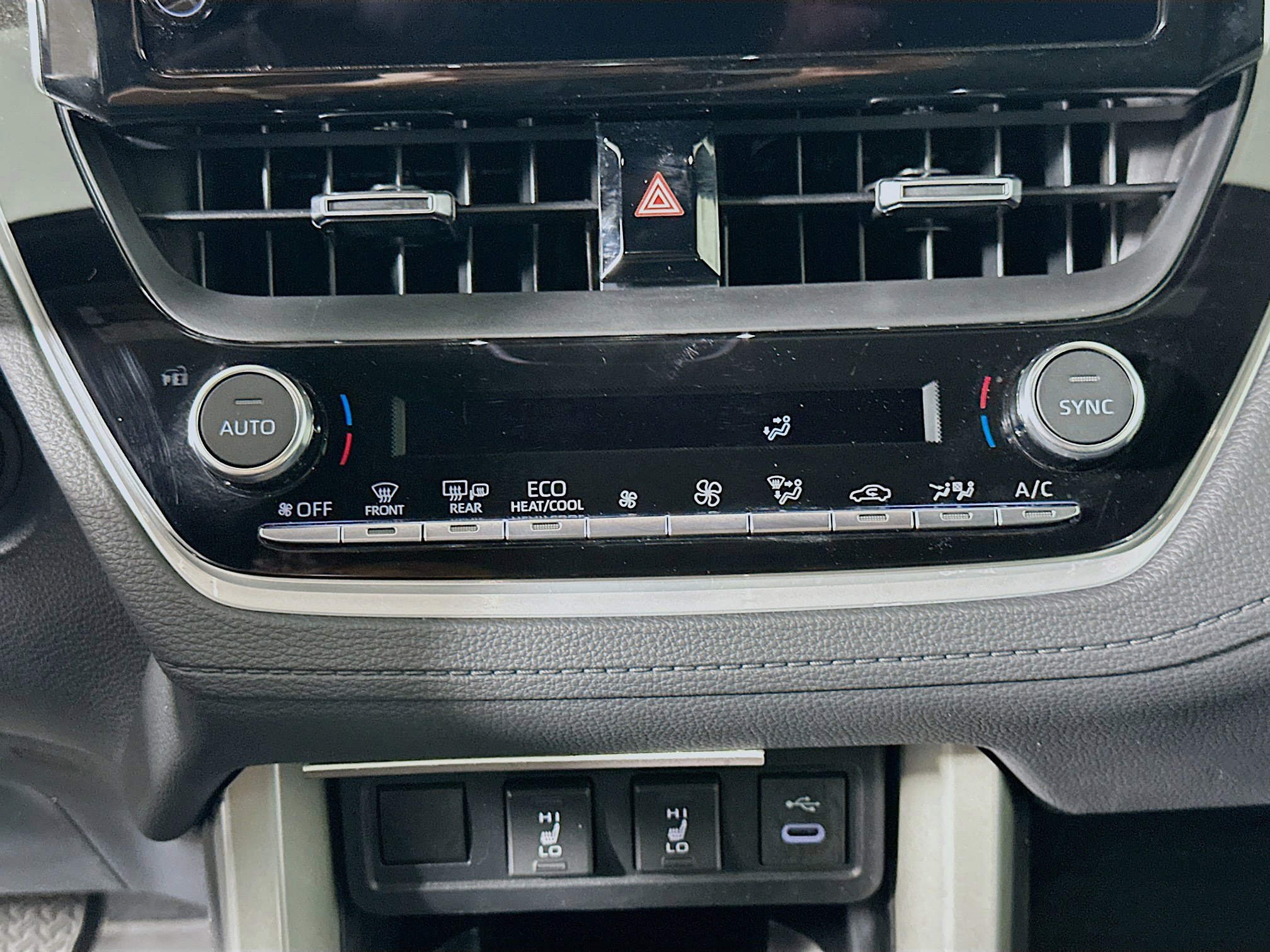 Used 2024 Toyota Corolla Cross XSE w/ Convenience Package image 23