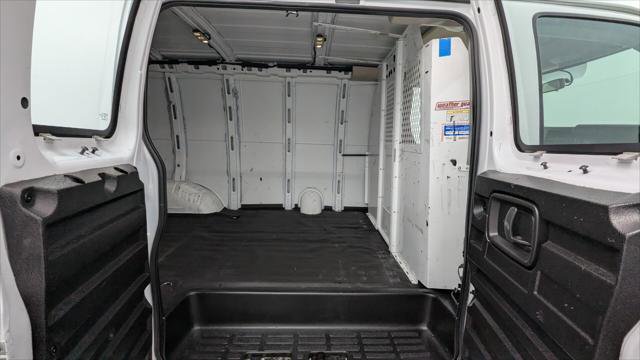 Used 2021 GMC Savana 2500 RWD image 17