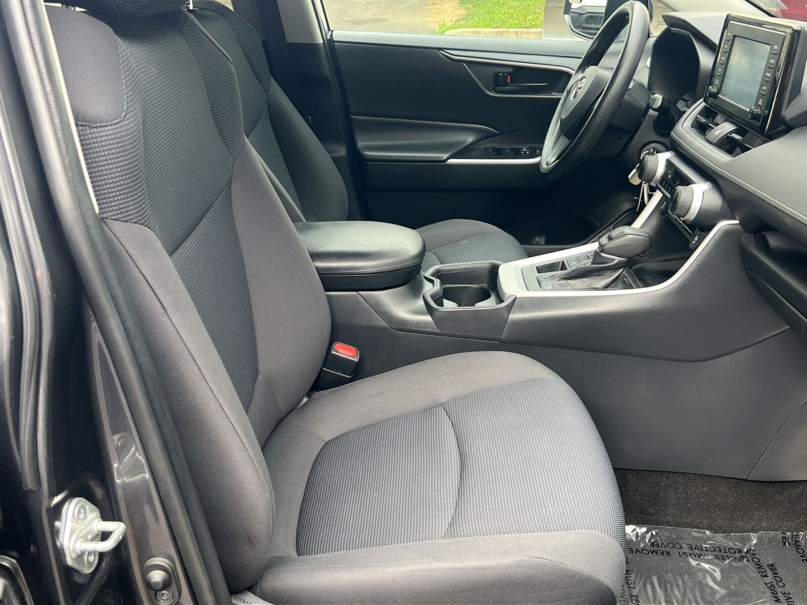 Used 2019 Toyota RAV4 LE AWD/4WD image 28