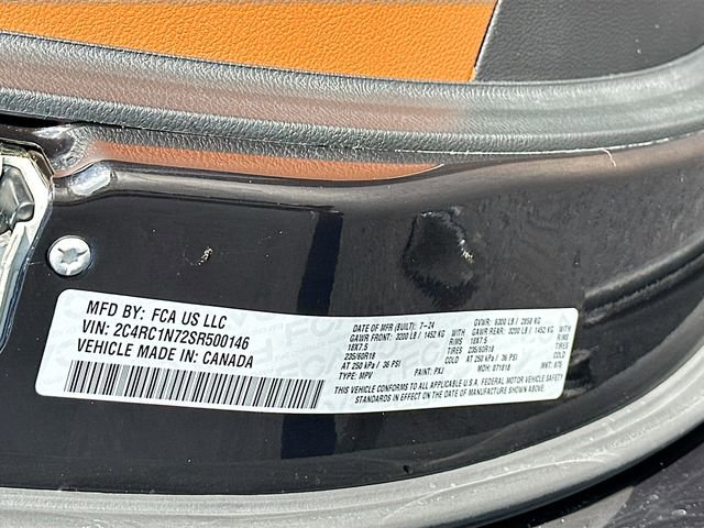 Used 2025 Chrysler Pacifica Pinnacle image 36