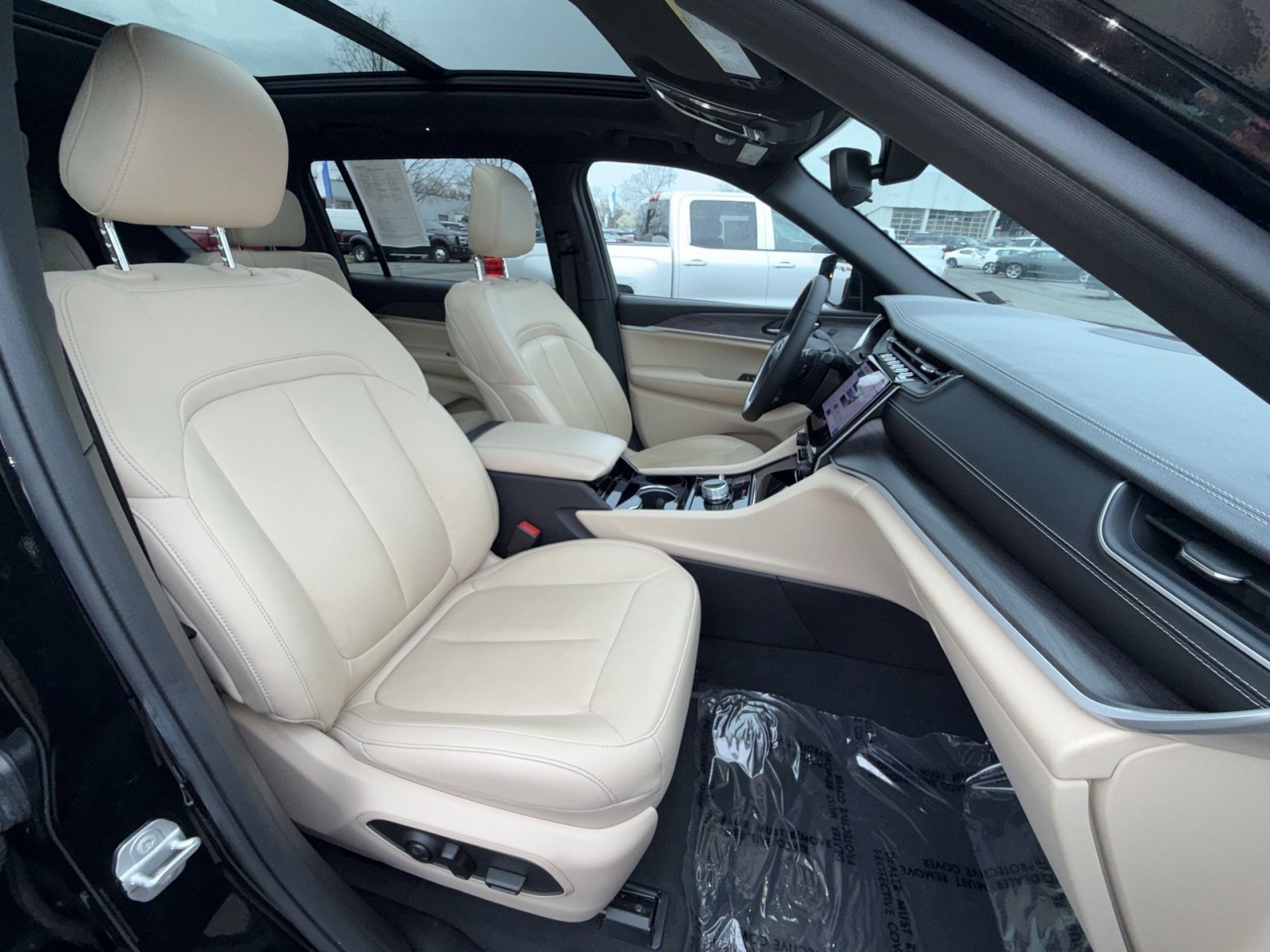 Used 2023 Jeep Grand Cherokee L Limited image 28