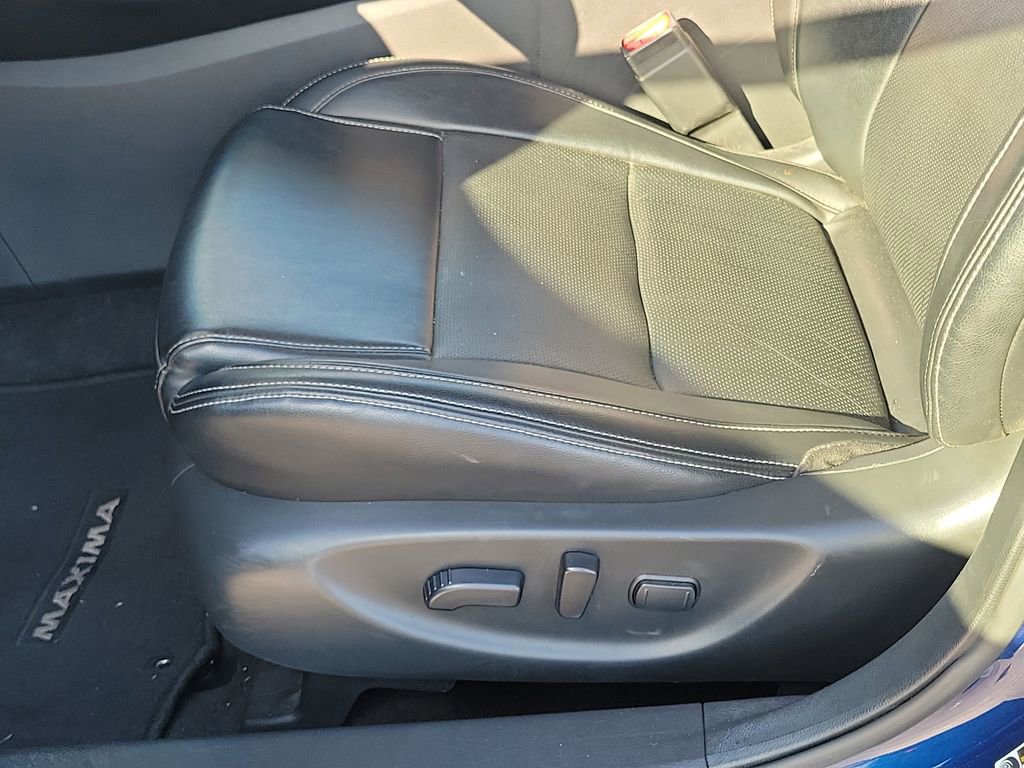 Used 2023 Nissan Maxima SV w/ Floor Mat Group FWD image 15