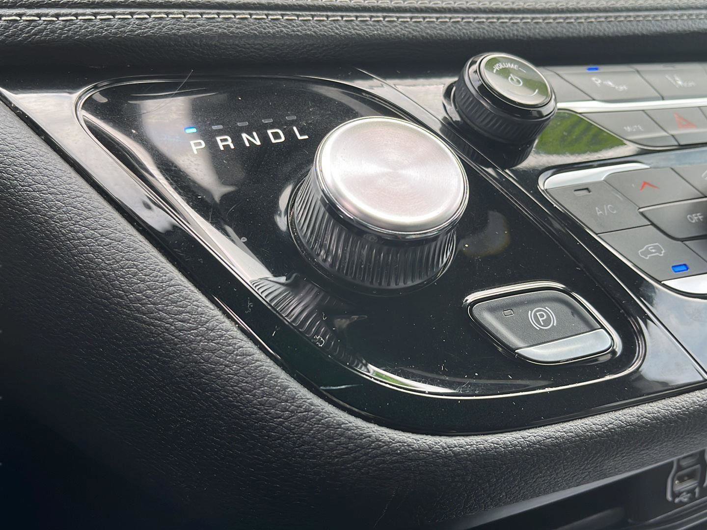 Used 2025 Chrysler Pacifica Select image 19