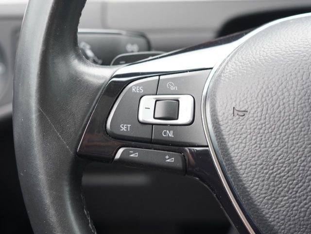 Used 2017 Volkswagen Golf Wolfsburg Edition image 21