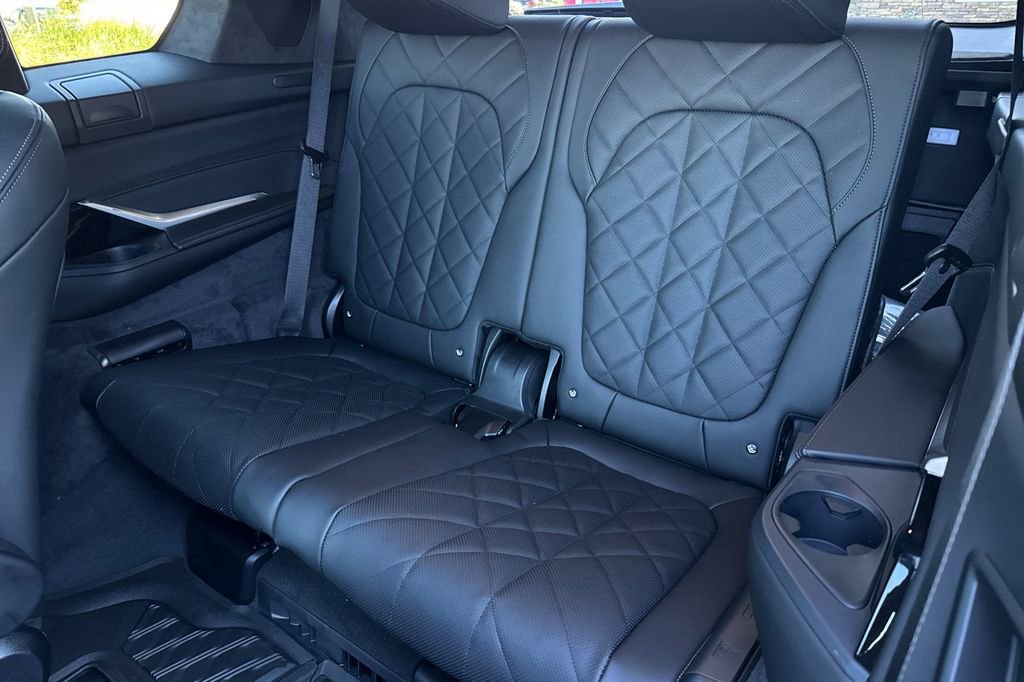 New 2026 BMW X7 xDrive40i w/ M Sport Package image 16