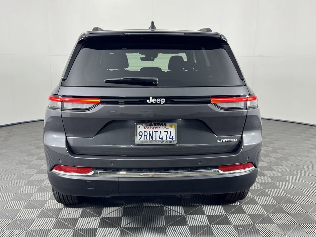 Used 2025 Jeep Grand Cherokee Laredo X image 4