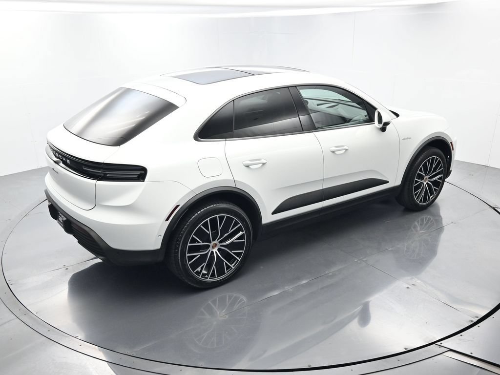 Certified 2025 Porsche Macan Electric RWD image 40
