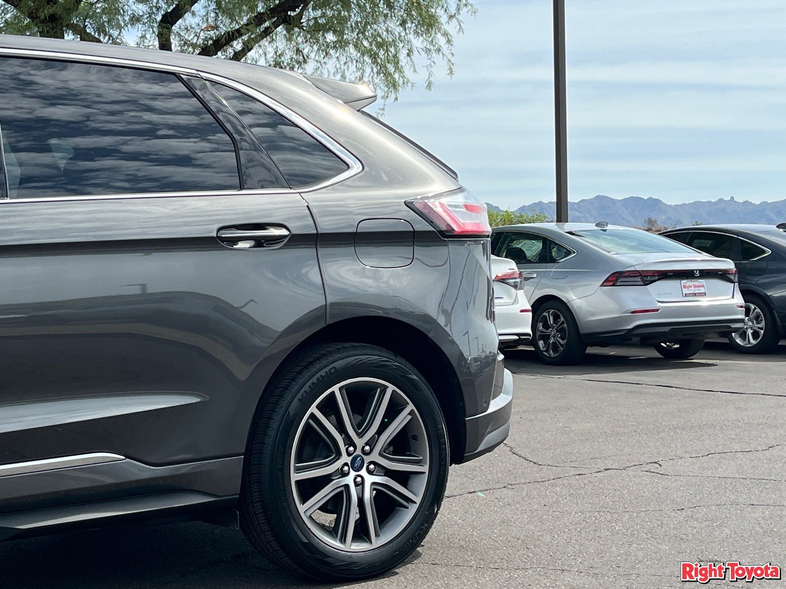 Used 2019 Ford Edge Titanium w/ Equipment Group 301A FWD image 10
