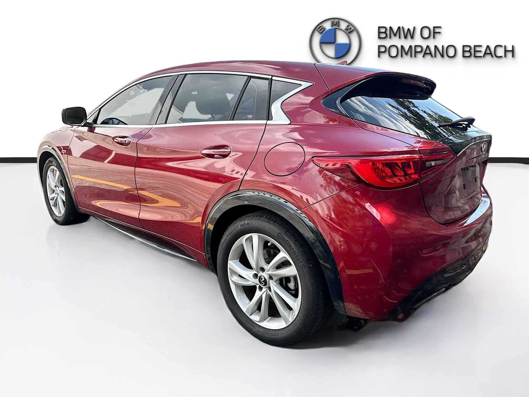 Used 2018 INFINITI QX30 w/ Cargo Package image 5