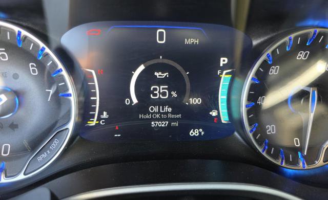 Used 2024 Chrysler Pacifica Touring-L FWD image 8