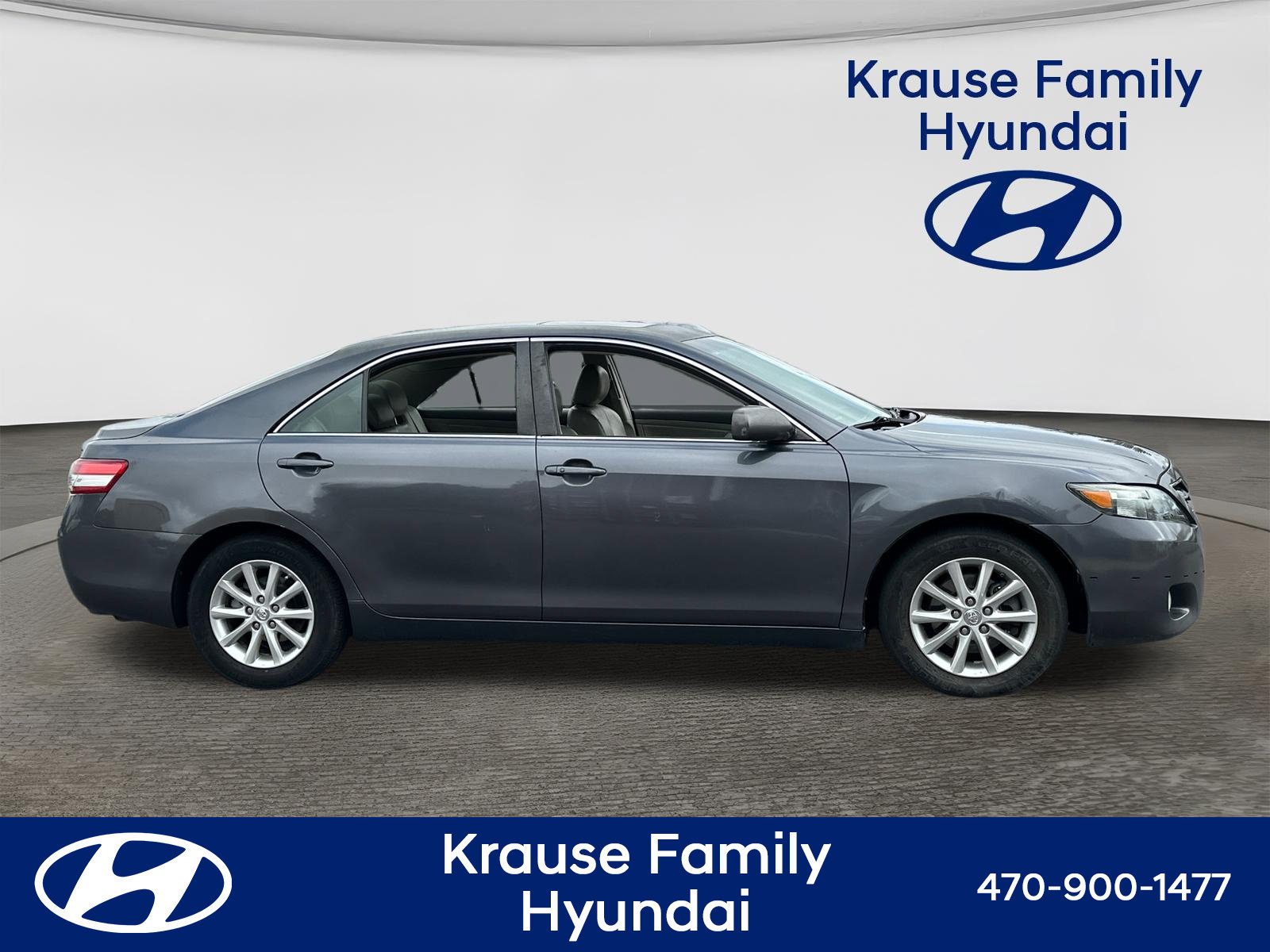 Used 2011 Toyota Camry XLE w/ XLE Extra-Value Pkg #2 FWD image 9