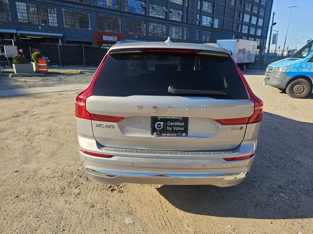Certified 2023 Volvo XC60 B5 Plus AWD/4WD image 3