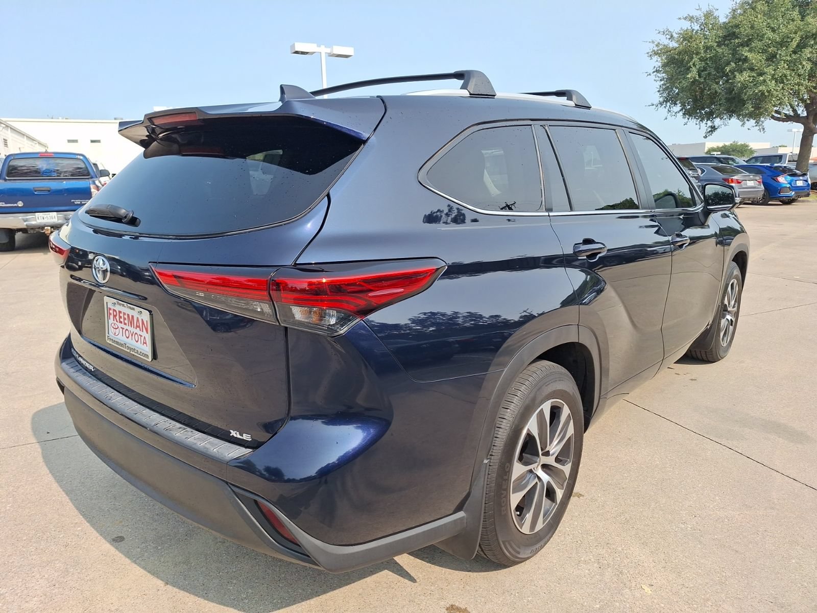 Used 2023 Toyota Highlander XLE FWD image 6