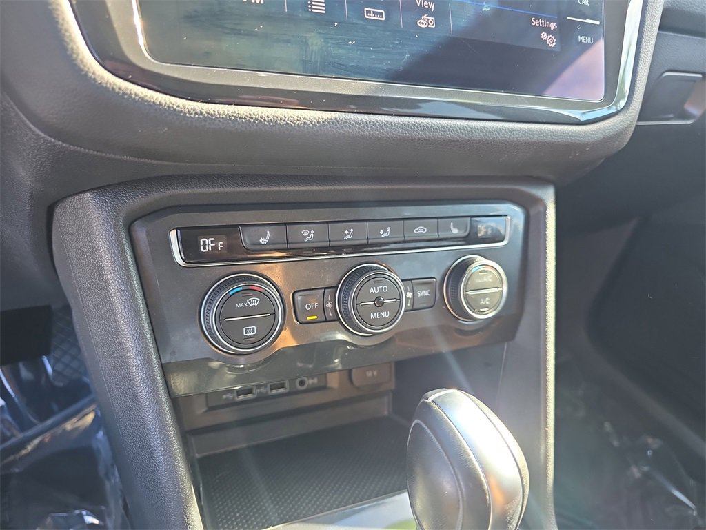 Used 2018 Volkswagen Tiguan SE w/ Panoramic Sunroof Package image 25