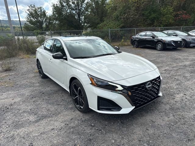 New 2025 Nissan Altima 2.5 SR w/ SR Premium Package FWD image 3