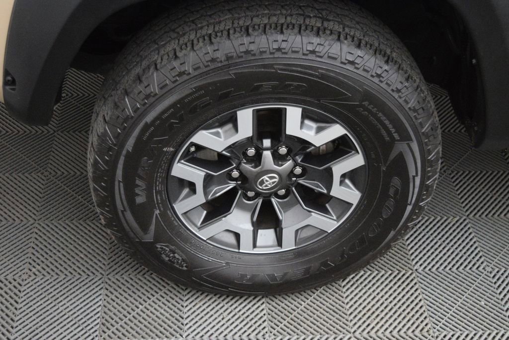 Used 2019 Toyota Tacoma TRD Off-Road w/ Technology Package AWD/4WD image 21