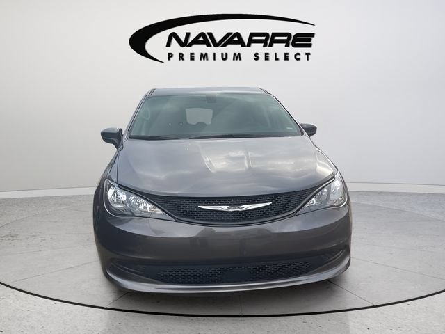 Used 2022 Chrysler Voyager LX FWD image 2