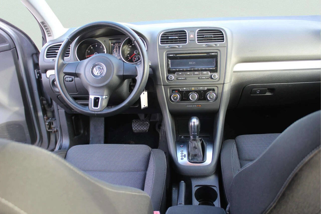 Used 2013 Volkswagen Golf 4-Door image 8