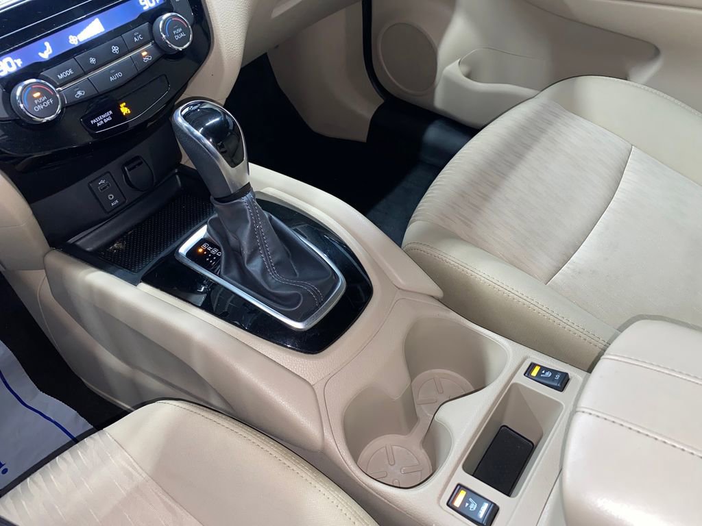 Used 2017 Nissan Rogue SV w/ SV Premium Package image 23