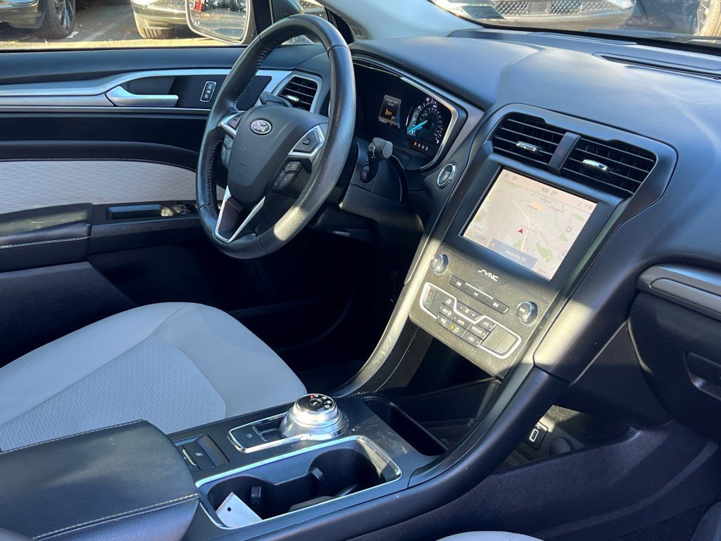 Used 2020 Ford Fusion SE w/ Equipment Group 151A image 8
