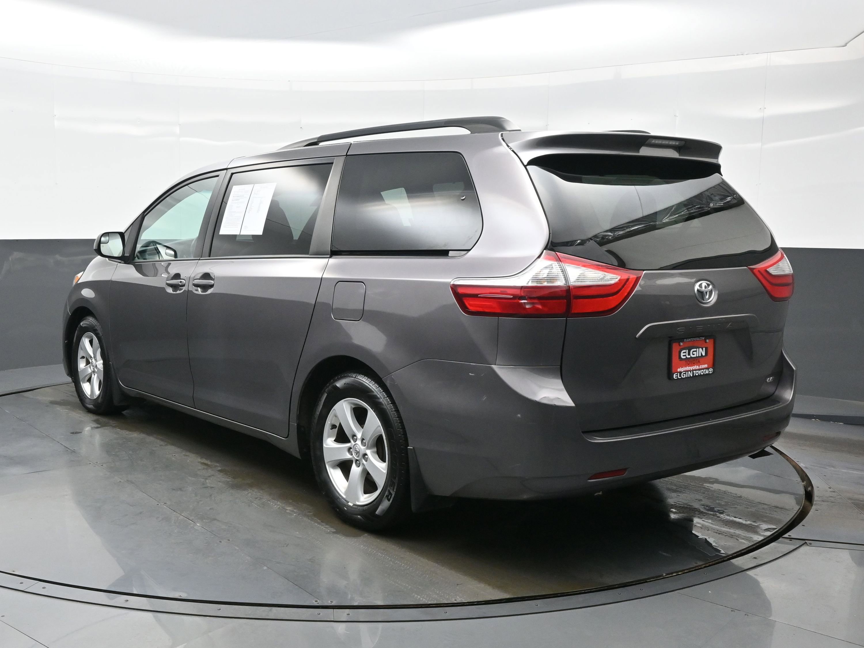 Used 2015 Toyota Sienna LE image 4
