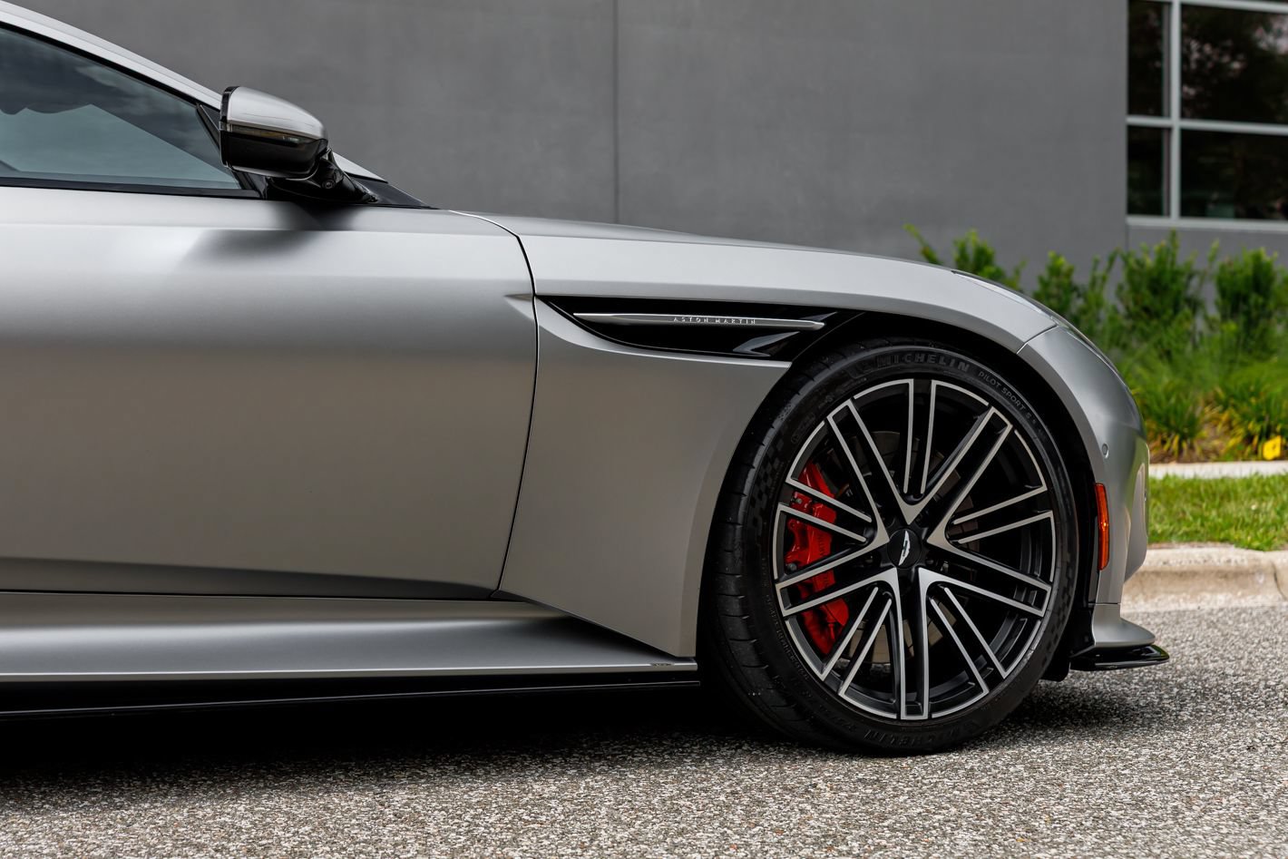 Used 2024 Aston Martin DB12 Coupe RWD image 19
