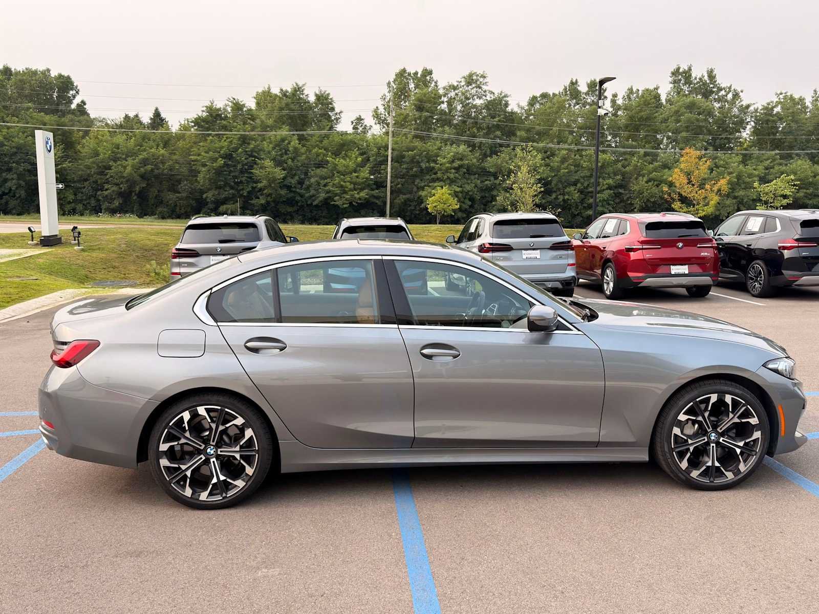 Used 2025 BMW 330i xDrive Sedan w/ Premium Package AWD/4WD image 5