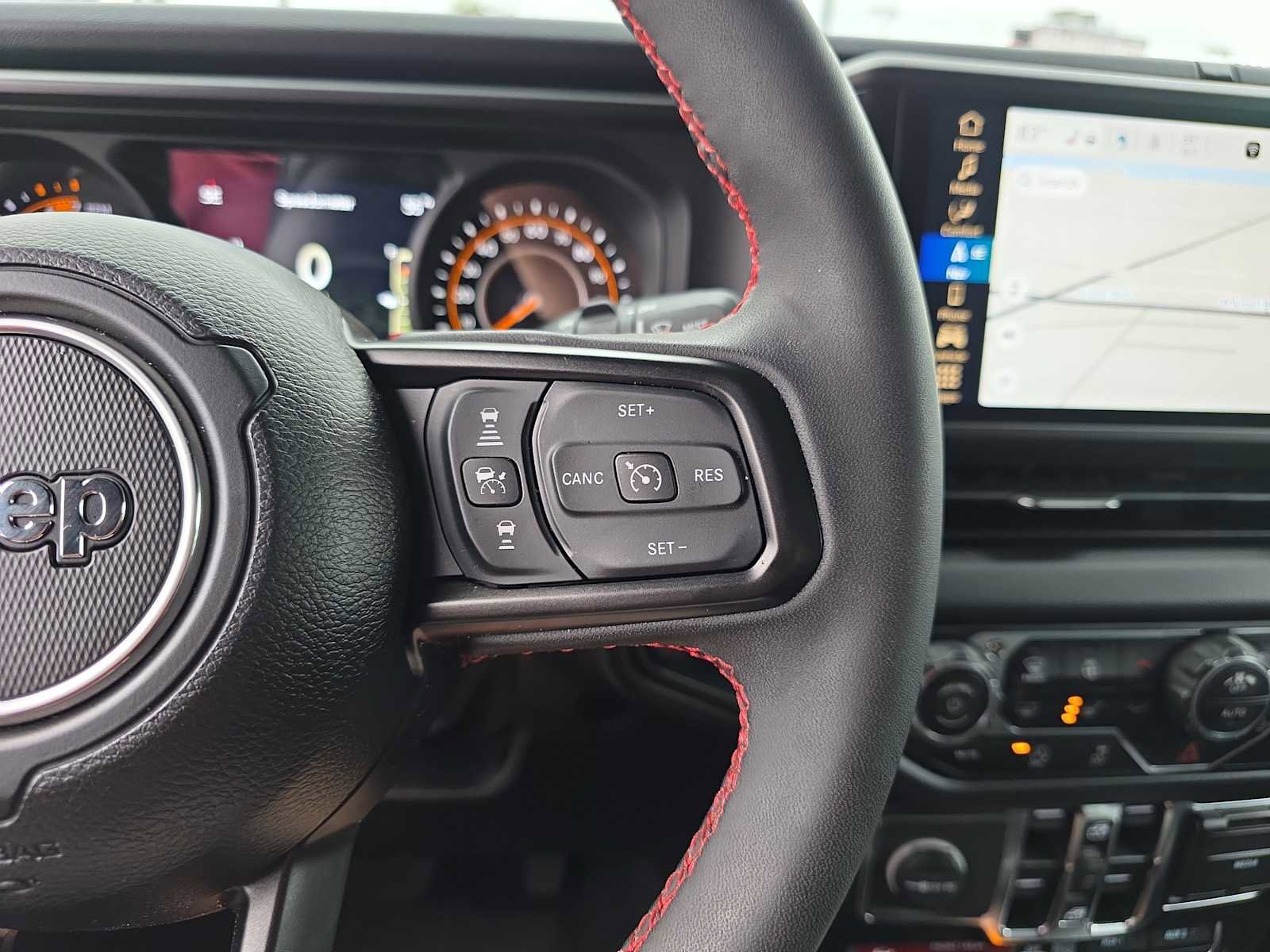 Used 2024 Jeep Wrangler Unlimited Rubicon w/ Technology Group image 17