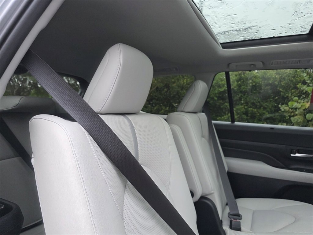 New 2026 Toyota Grand Highlander Platinum image 18