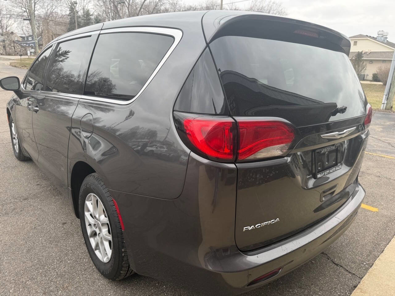 Used 2017 Chrysler Pacifica Touring image 5