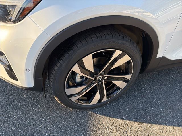 New 2026 Volvo XC40 B5 Ultra w/ Protection Package Premier image 7